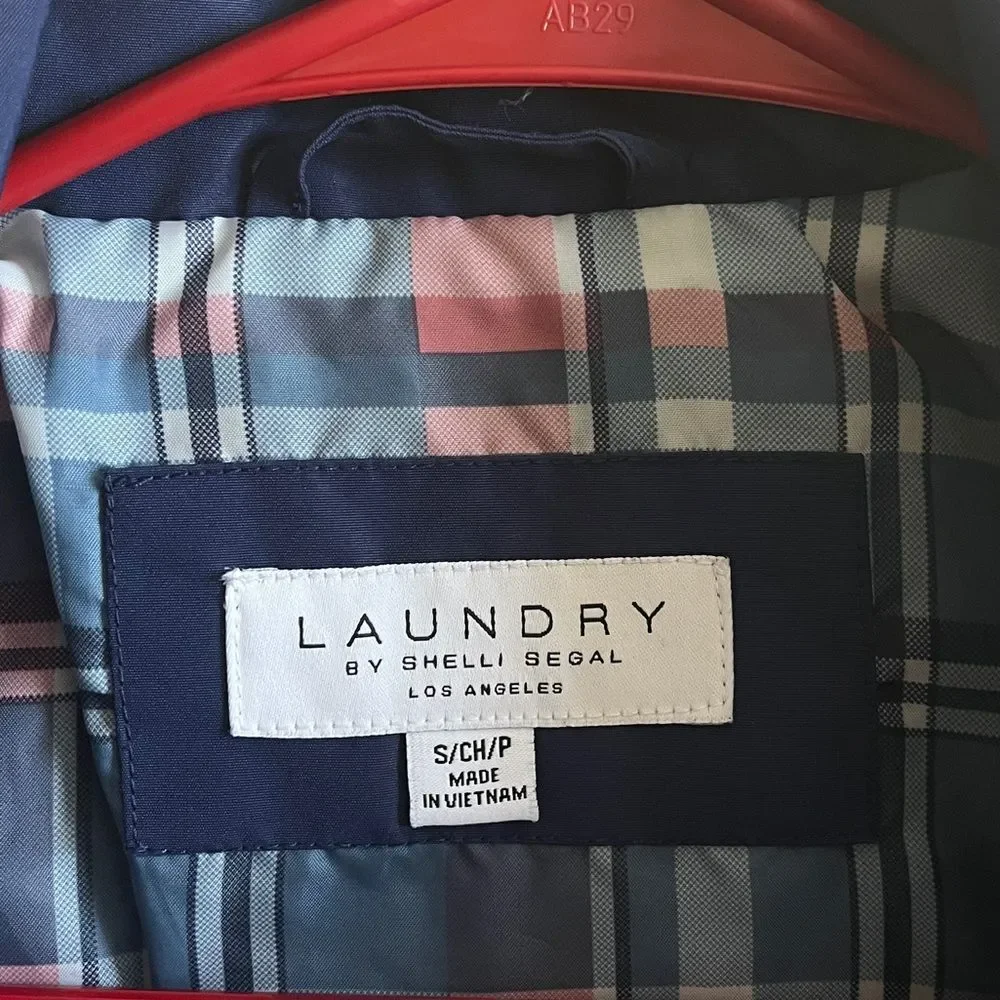 Laundry By Shelli Segal excellent no